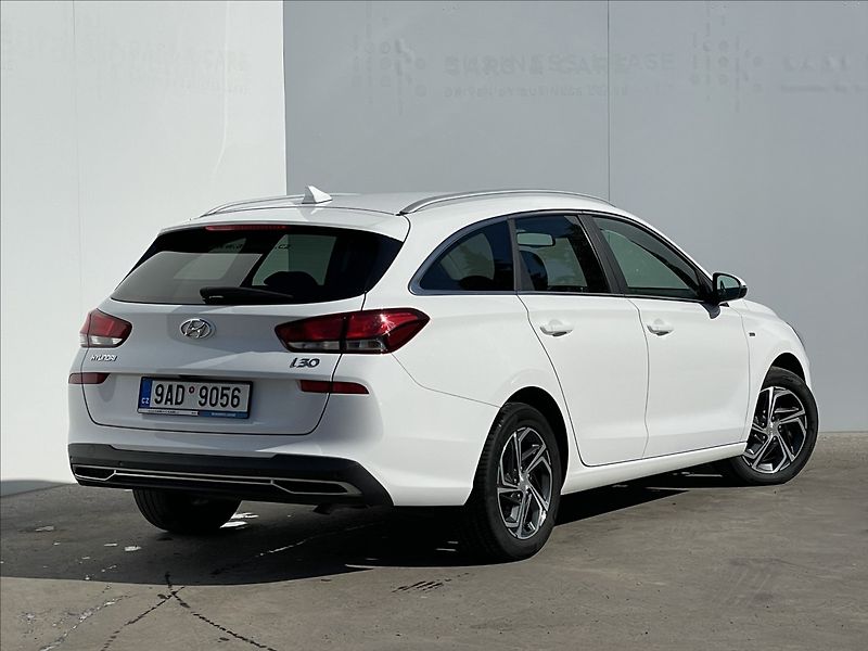 Hyundai i30 1,5 T-GDI Combi Family Smart - fotka 3 z 22