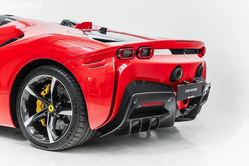 Ferrari SF90 Spider*FULL carbon*metalíza - fotka 27 z 47