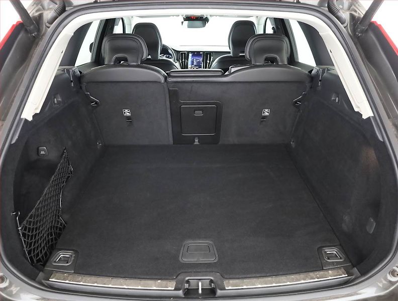 Volvo XC60 (2021) B4 AWD, 4X4,Automat,MHEV,45TKM - fotka 17 z 18