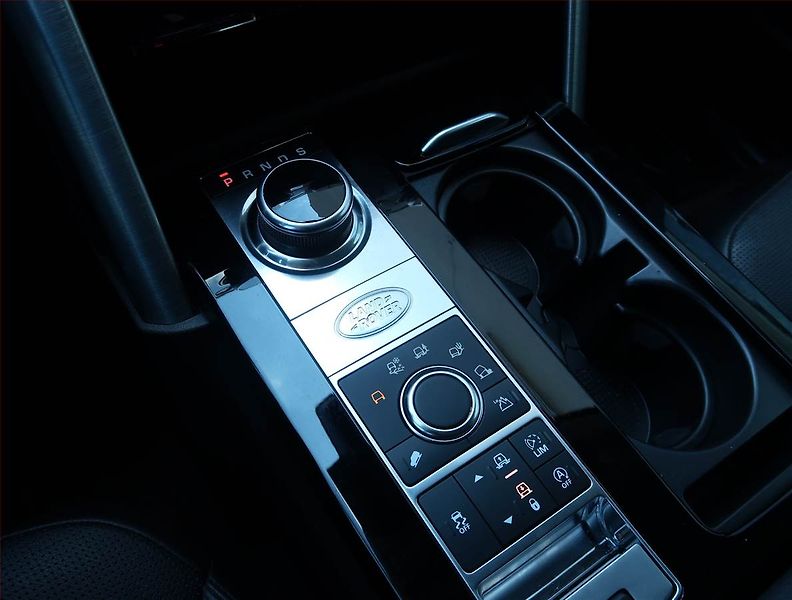 Land Rover Discovery (2018) 3.0 Td6 - fotka 13 z 26