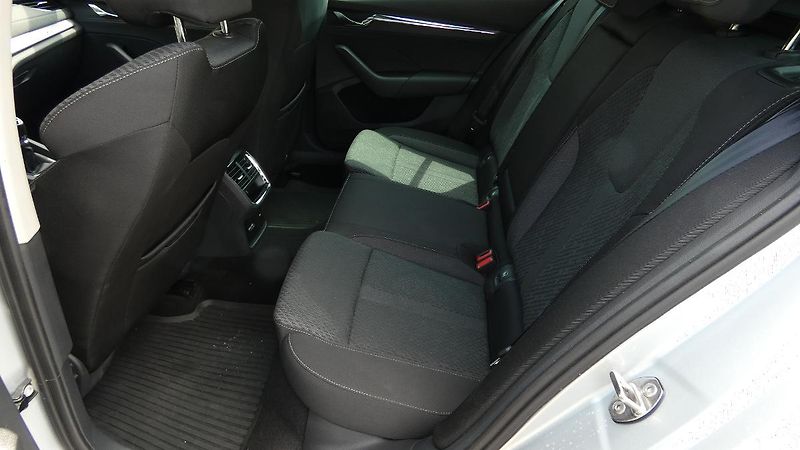 Škoda Octavia Combi 2.0 TDI Style - fotka 20 z 26