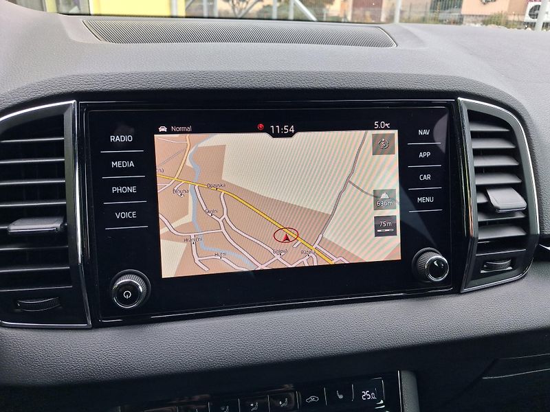 Škoda Karoq (2020) 2,0TDi DSG 4x4 SPORTLINE NAVI - fotka 34 z 48