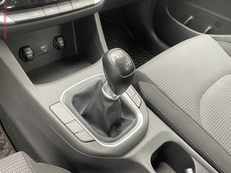 Hyundai i30 (2021) 1.6 CRDi, 1.maj,ČR, Smart, AC - fotka 16 z 16
