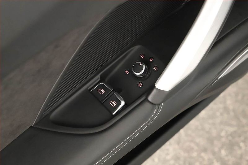 Audi TTS (2015) 2.0 TFSI - fotka 26 z 29