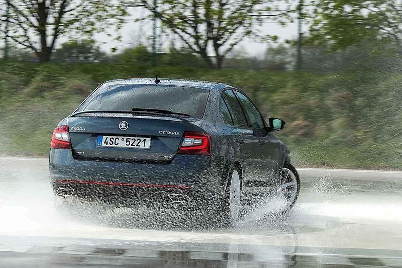 Škoda Octavia Combi RS a Škoda Octavia Scout.