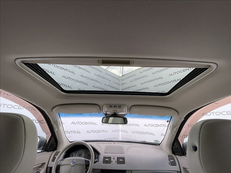 Volvo XC90 2,4 D,136kW,4x4,aut. - fotka 18 z 24