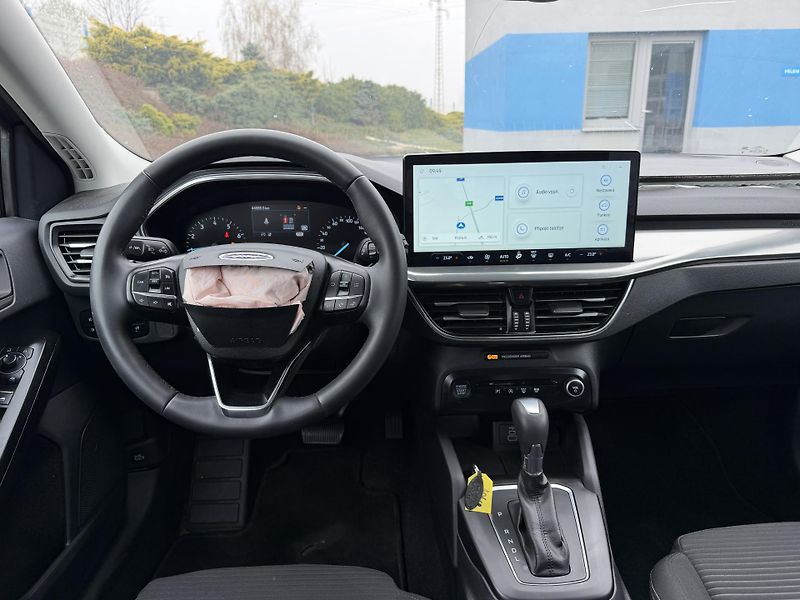Ford Focus Kombi automat Titanium navi - fotka 8 z 17