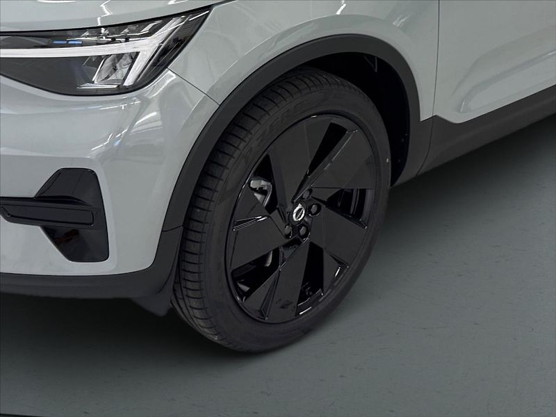 Volvo XC40 (2026) 2,0 B3 Black Edition 7964 - fotka 6 z 15