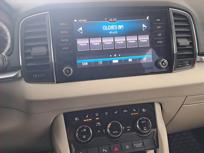 Škoda Karoq (2017) 1.6 TDI, Kůže, Navi, Tempomat - fotka 12 z 18