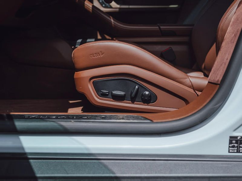 Porsche Taycan 4S Cross Turismo Pano BOSE 360 - fotka 14 z 25