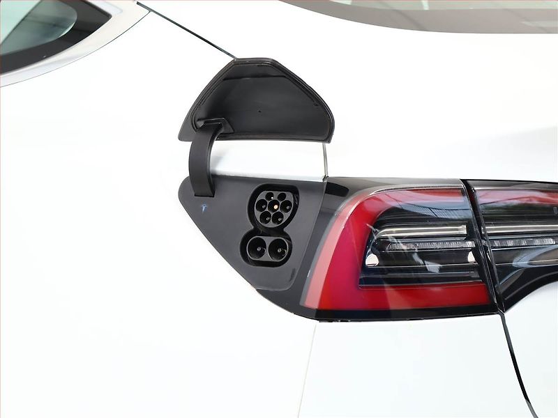 Tesla Model 3 (2019) Std Range Plus 52kWh, SoH 82% - fotka 18 z 18