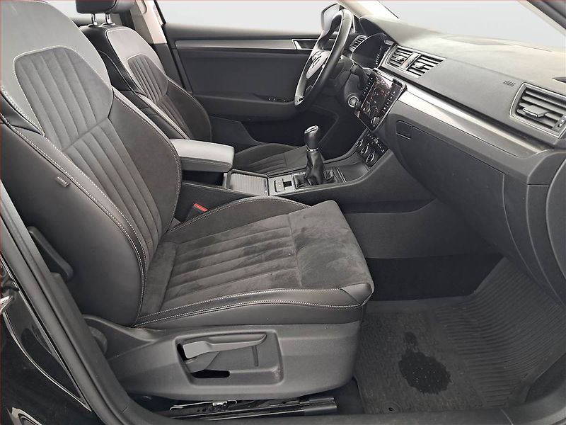 Škoda Superb (2022) Style Plus 1.5 TSI - fotka 9 z 17