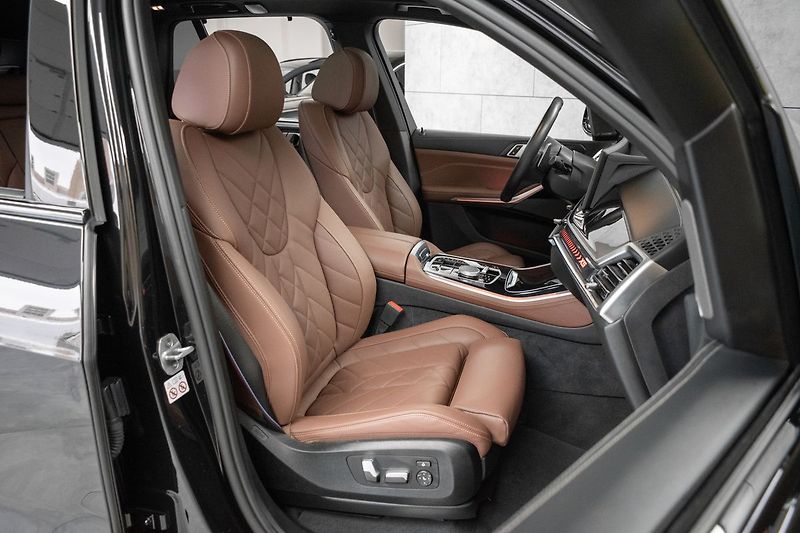 BMW X5 xDrive30d ///M*TAŽNÉ*7.MÍST*ČR - fotka 12 z 51