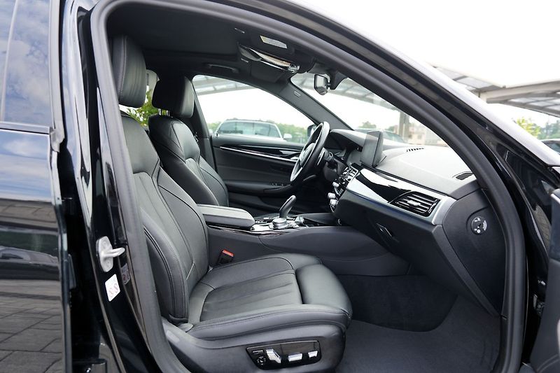 BMW Řada 5 540d xDrive M sport/Lasery - fotka 29 z 50