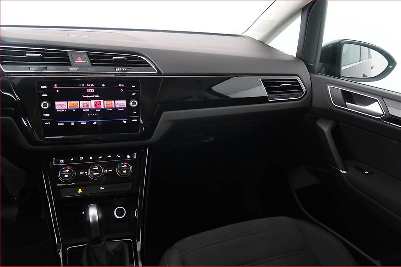 Volkswagen Touran (2022) 1.5 TSI - fotka 8 z 21