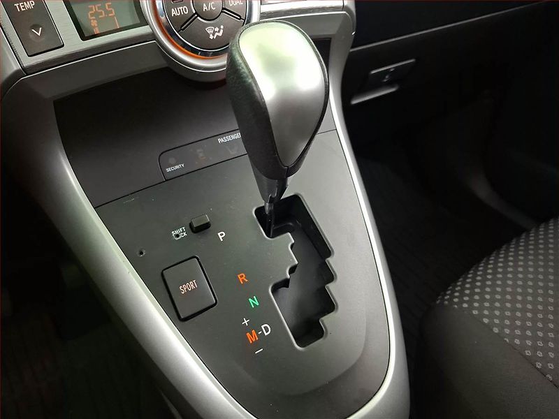 Toyota Verso (2010) 2.2 D-4D, Automat, Navi - fotka 13 z 21