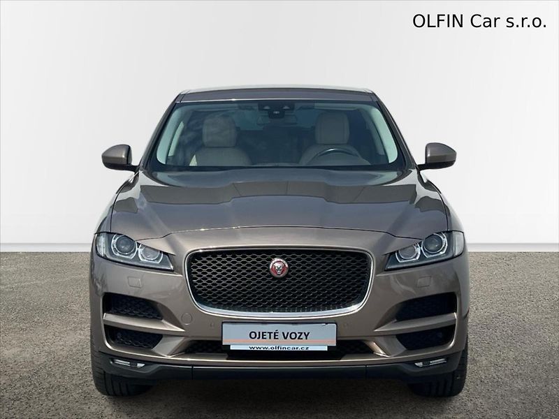 Jaguar F-Pace 2,0 D 132kW AWD PRESTIGE - fotka 4 z 27