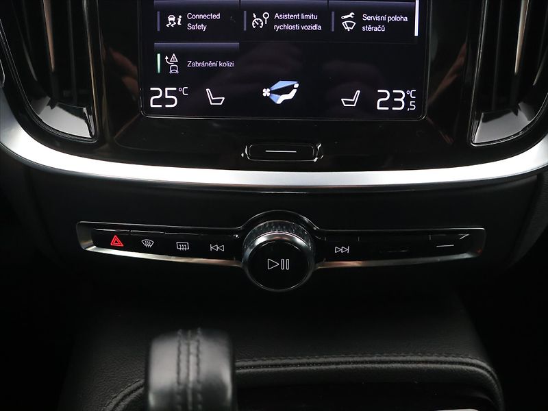 Volvo V60 2,0 T6 186kW 4x4 MomentumPro - fotka 18 z 28