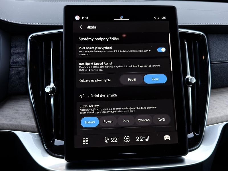 Volvo XC90 T8 AWD // PLUS DARK// PANORAMA - fotka 36 z 53