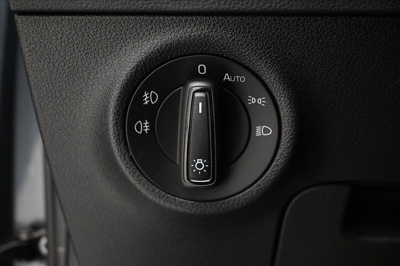 Škoda Karoq 1,6 TDI 85 kW Ambition Záruka - fotka 26 z 30