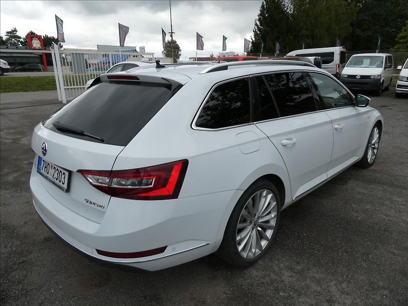 Škoda Superb 2,0 TDI 140kW 4x4 DSG Laurin&K - fotka 9 z 56