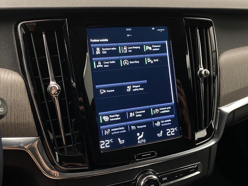 Volvo V90 CC D5 AWD MOMENTUM POLESTAR  - fotka 38 z 46