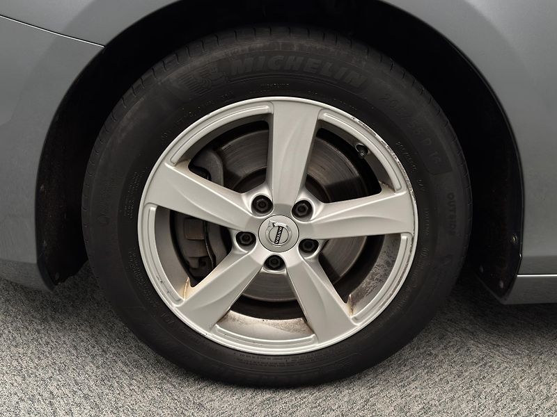 Volvo V40 T2 MOMENTUM AUT - fotka 20 z 41