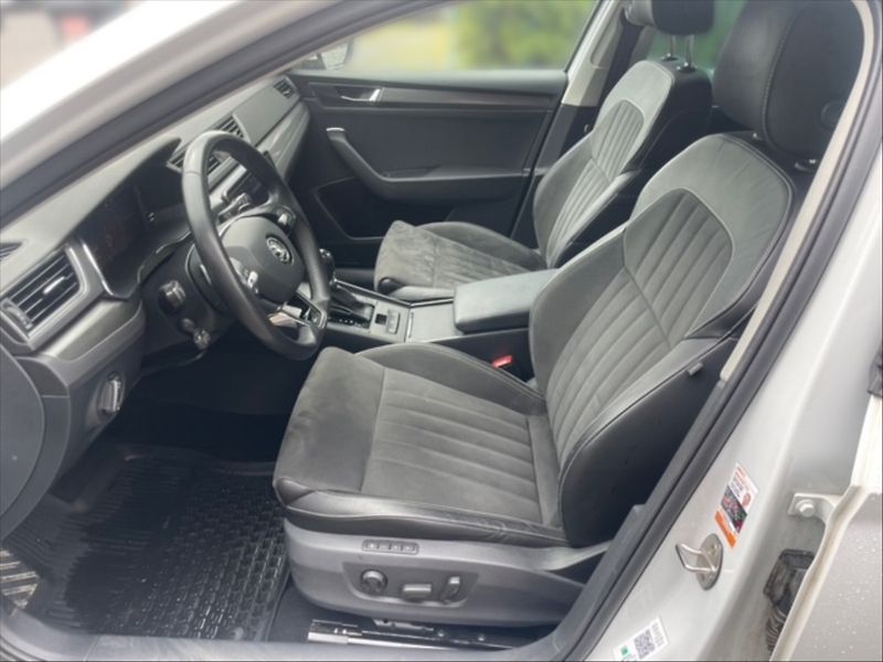 Škoda Superb 2,0 TSI Style AT - fotka 7 z 11