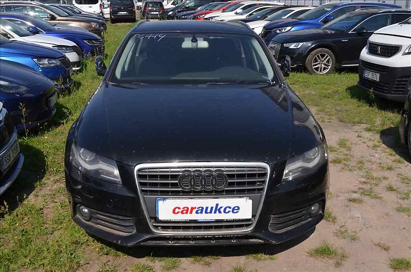 Audi A4 (2010) AVANT 2,0 TDI - fotka 2 z 24