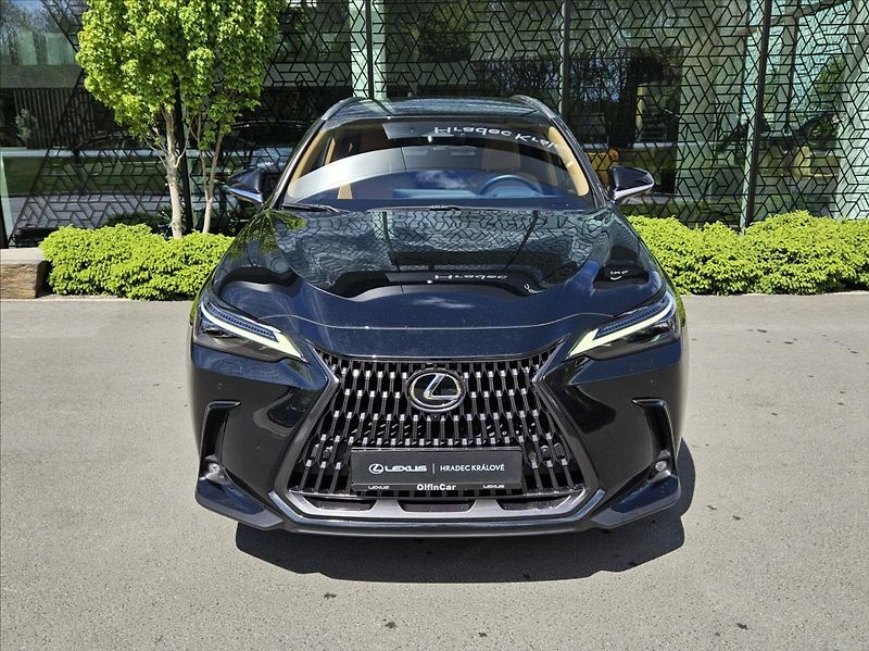 Lexus NX 450h plus 2,5 Prestige - fotka 3 z 16