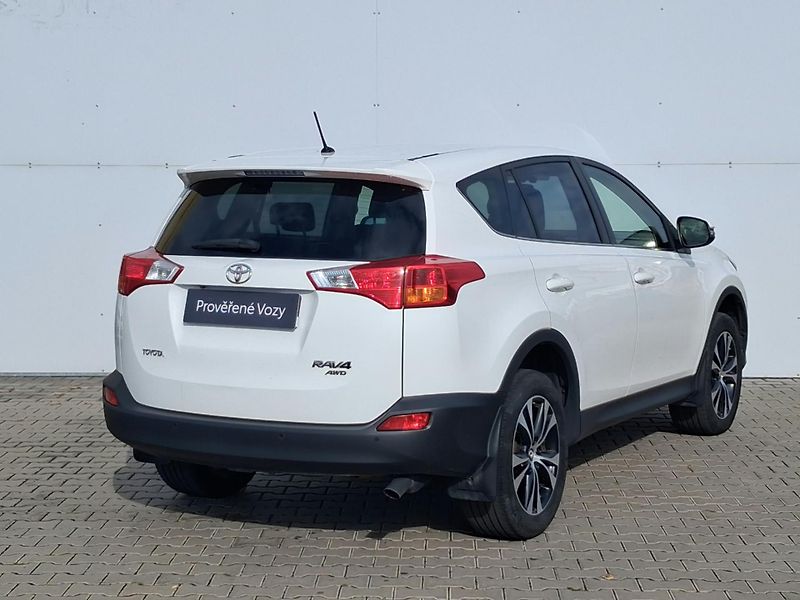 Toyota RAV4 2.2 D-4D Active 4x4 - fotka 2 z 24