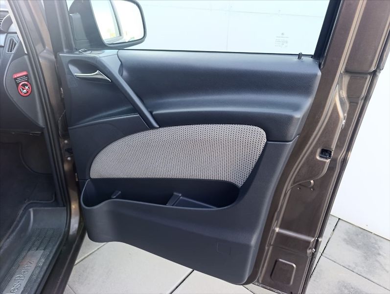 Mercedes-Benz Viano 3,0 CDi Automat SPANÍ 7míst - fotka 22 z 31