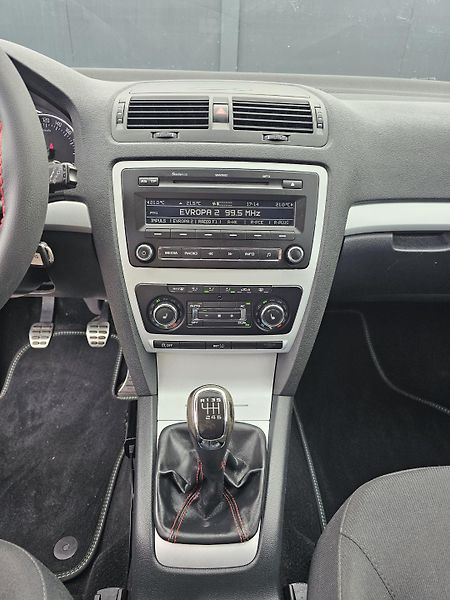 Škoda Octavia 1.2 TSI 77kW,SENZORY,VÝHŘEVY - fotka 23 z 43