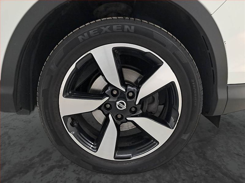 Nissan Qashqai (2016) 1.6 DIG-T, Navi, Tempomat - fotka 15 z 20