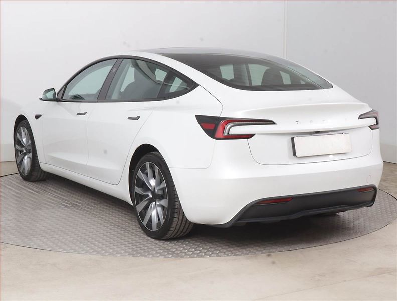 Tesla Model 3 (2023) Standard Range LFP, SoH 96% - fotka 4 z 22