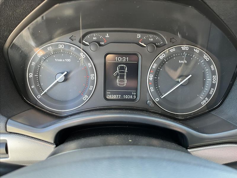 Škoda Octavia 2,0 TDi 103KW TAŽNÉ STK 7/2027 - fotka 22 z 32