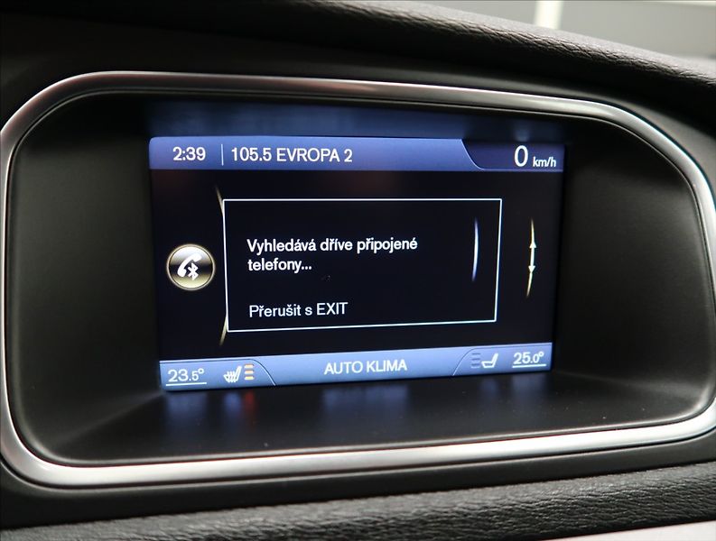 Volvo V40 1,6 D2 VÝHŘEV SEDADEL 2x ALU - fotka 20 z 23