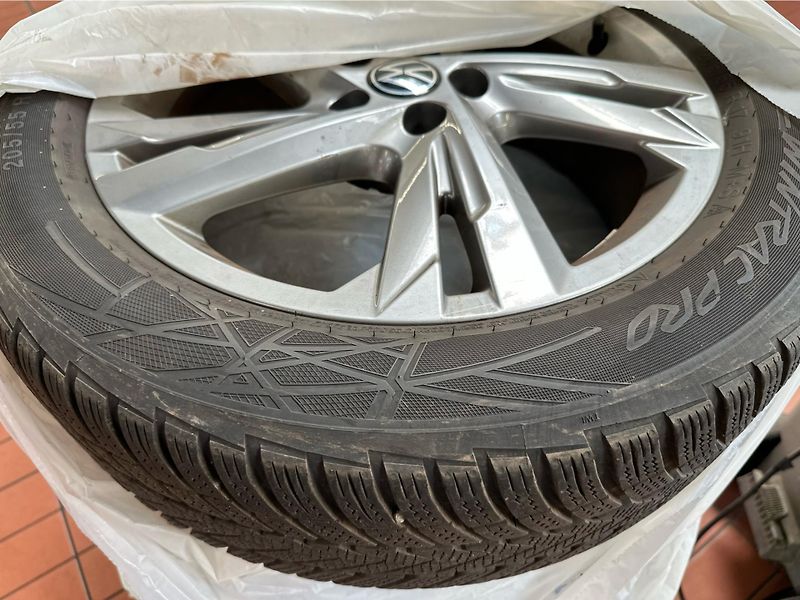 Volkswagen Taigo 1.5TSI R-LINE 7DSG - fotka 14 z 25