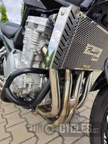 Suzuki GSF 650 N Bandit (2008) - fotka 8 z 17