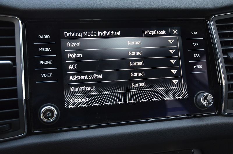 Škoda Kodiaq (2023) 1.5 TSi DSG / 1.MAJ. / 75tkm - fotka 38 z 42
