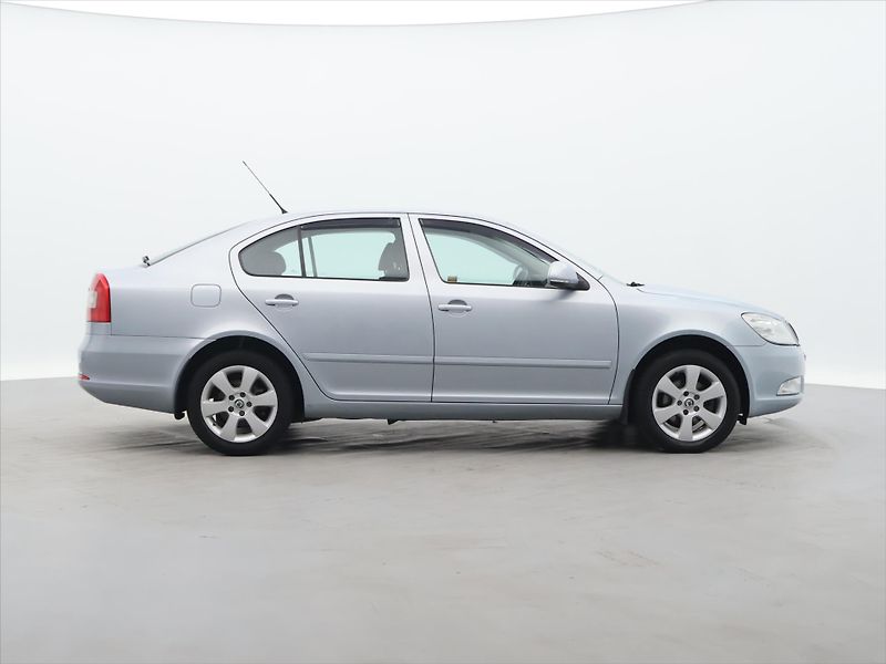 Škoda Octavia 1,4 TSI 90 kW Ambiente - fotka 8 z 26