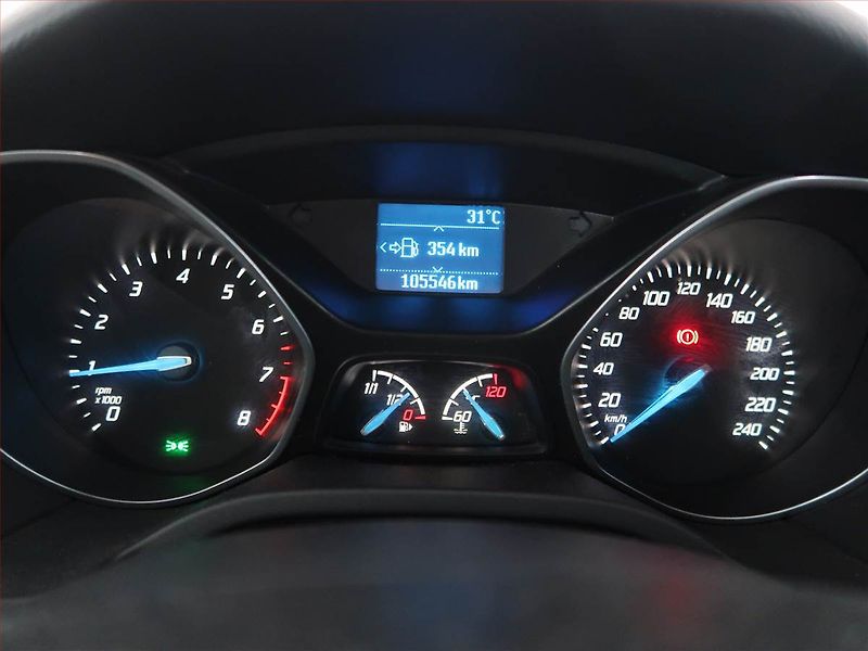 Ford Focus (2012) 1.6 i, Vyhř. sedaček - fotka 11 z 14