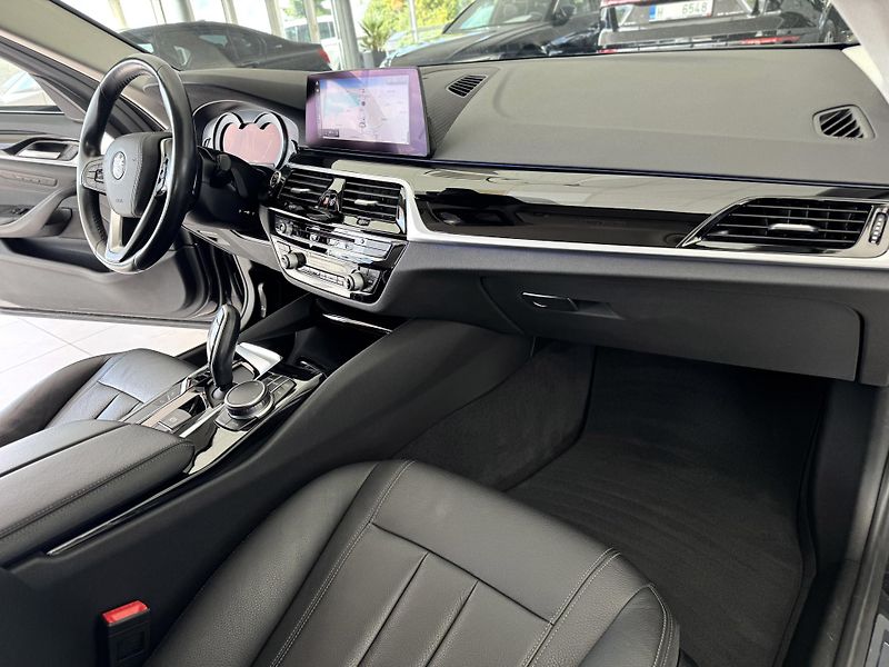 BMW Řada 5 530i xDrive*360Kam*KeyLess*TOP - fotka 13 z 45