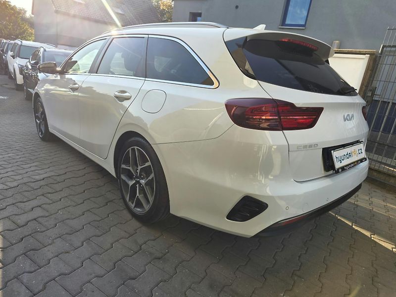 Kia Ceed 1.5-V ZÁRUCE-AUTOMAT - fotka 12 z 29
