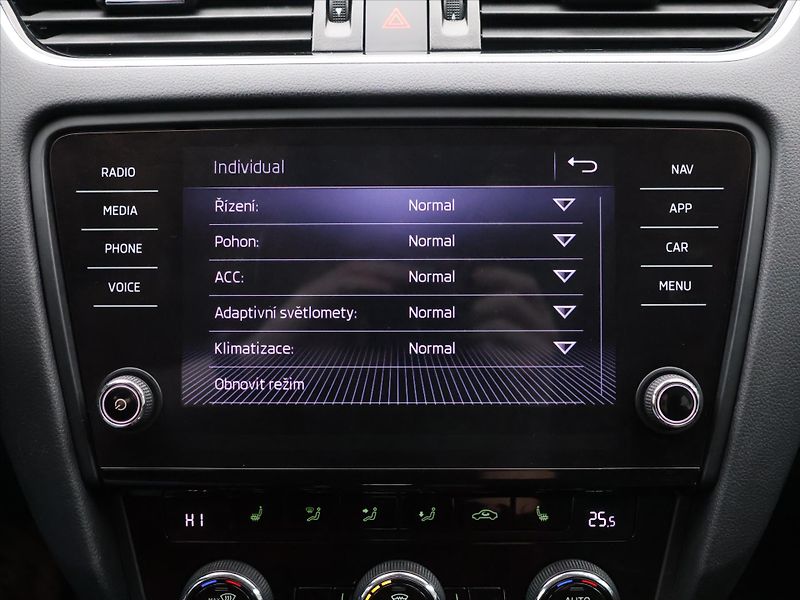 Škoda Octavia 2,0 TDI 110kW DSG Style CZ DPH - fotka 25 z 35