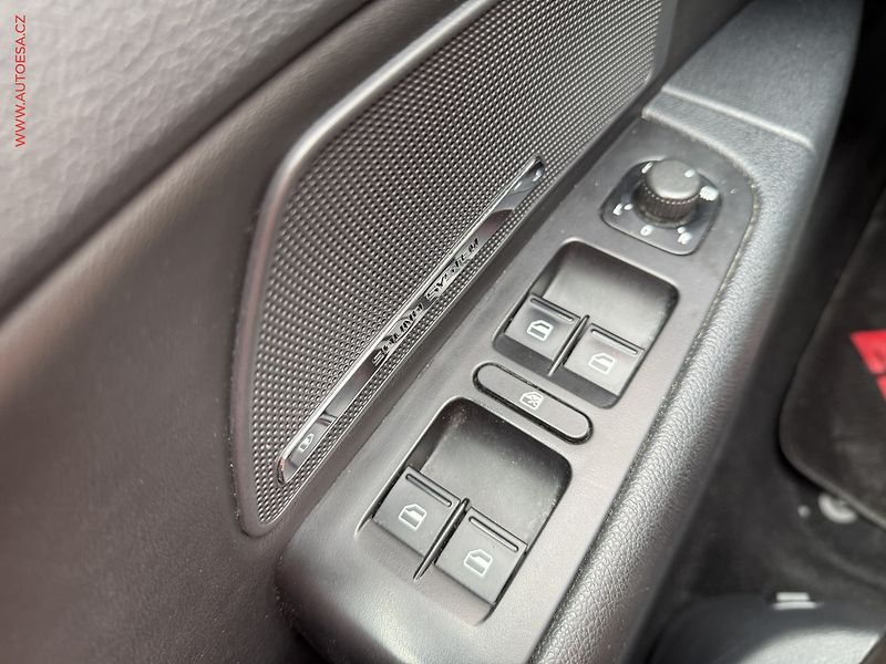Škoda Superb (2012) 2.0 TDi, ČR, L&K, DSG, STK3 - fotka 11 z 20