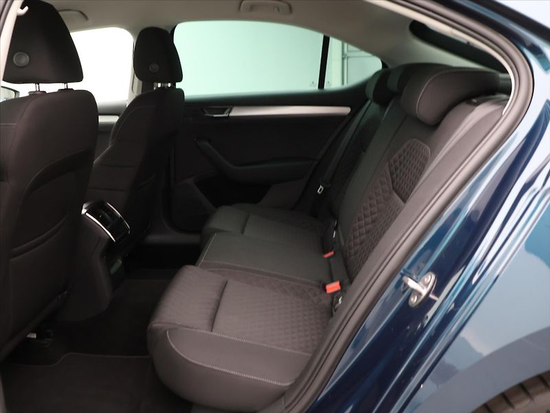 Škoda Superb 2.0 TDI 110kW LED Ambition DPH - fotka 12 z 26