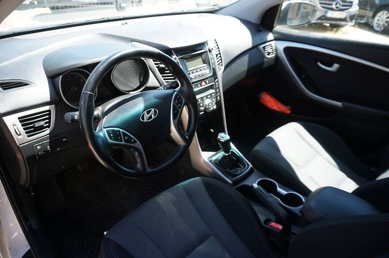 Hyundai i30 (2015) 1,6 1.Majitel  nové v ČR - fotka 7 z 33