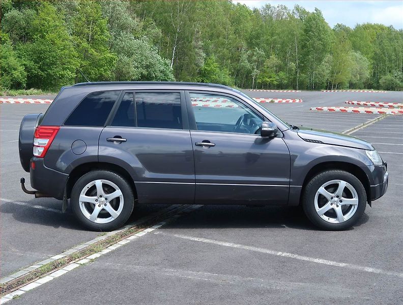 Suzuki Grand Vitara (2008) 2.4 VVT, LPG, 4X4, Automat - fotka 6 z 15