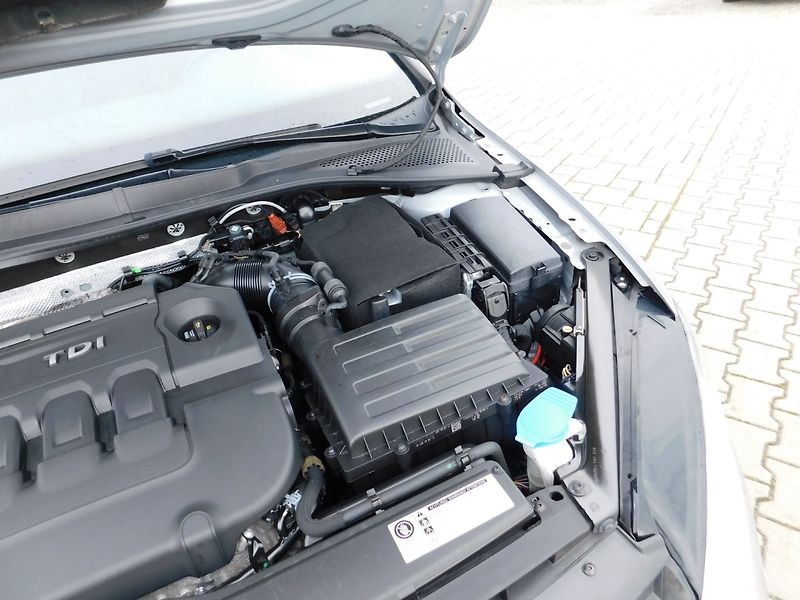 Volkswagen Golf (2016) VII KOMBI 2.0 TDi - fotka 23 z 33